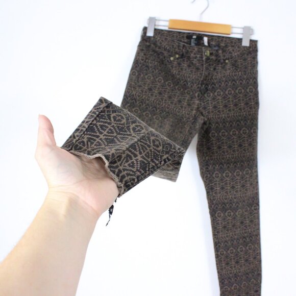 *H&M Skinny Leg Jeans Women's Brown Low Rise 5-Pocket With Abstract Print - Picture 1 of 4